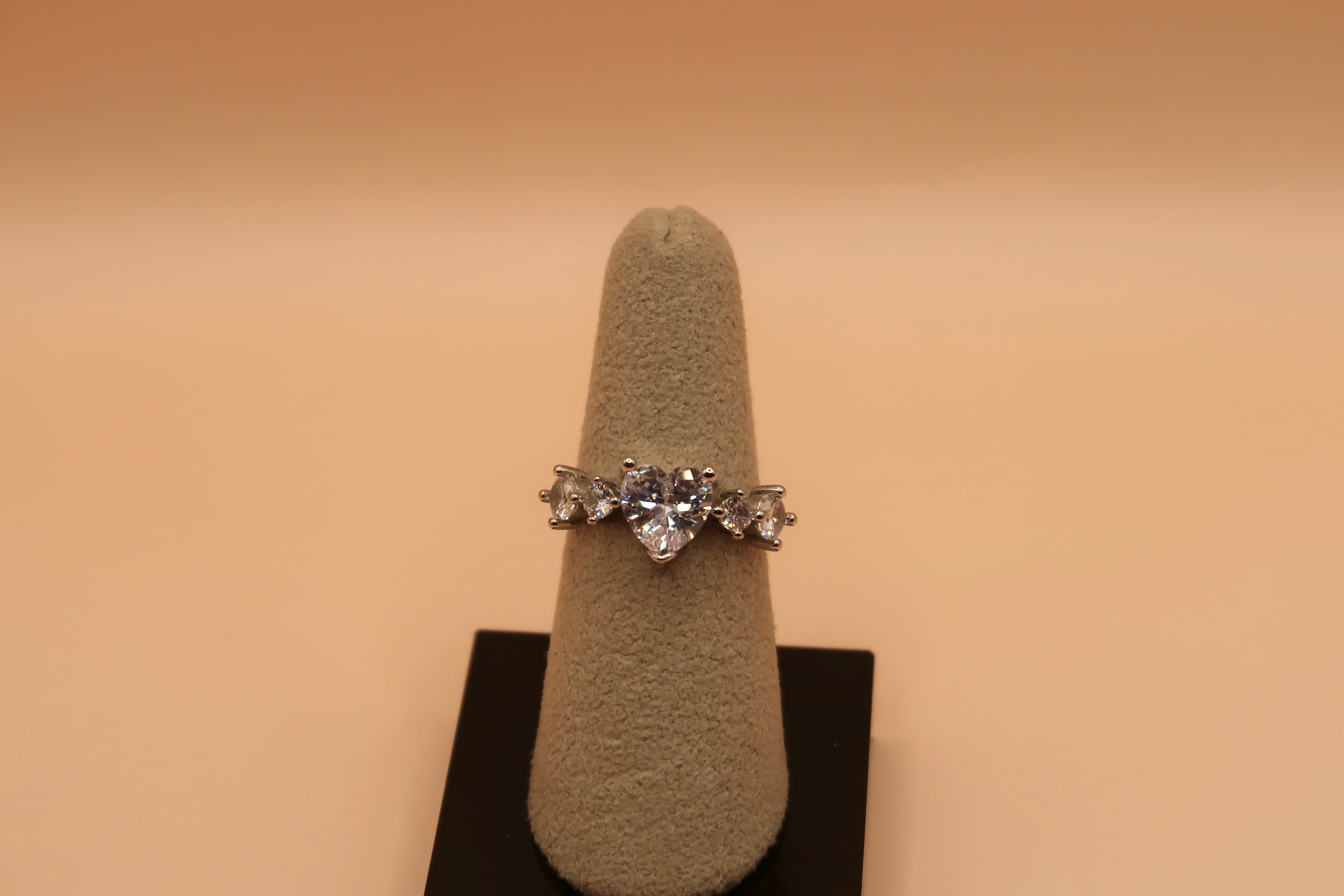 Heart with 4 diamonds